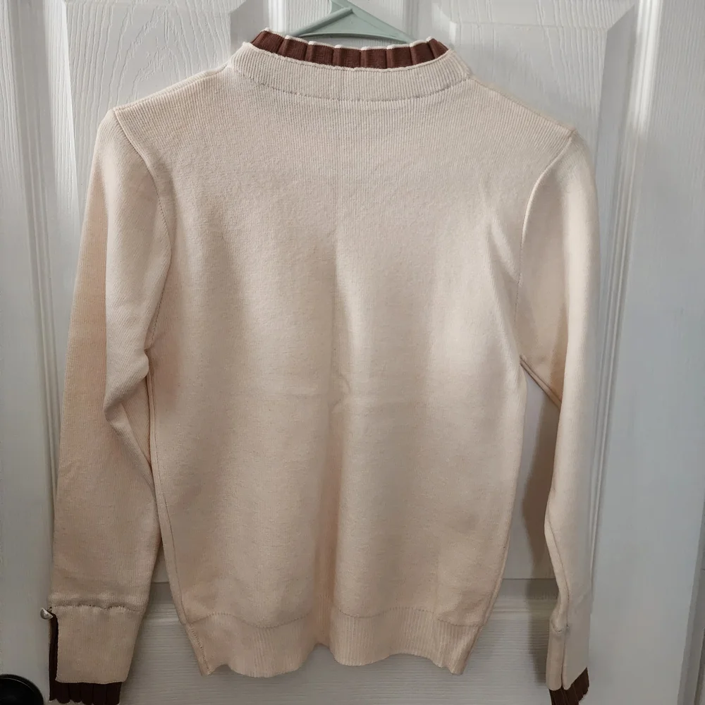 Elegant Cream Sweater with Ribbon And Pearl Accent - Picture 5 of 7